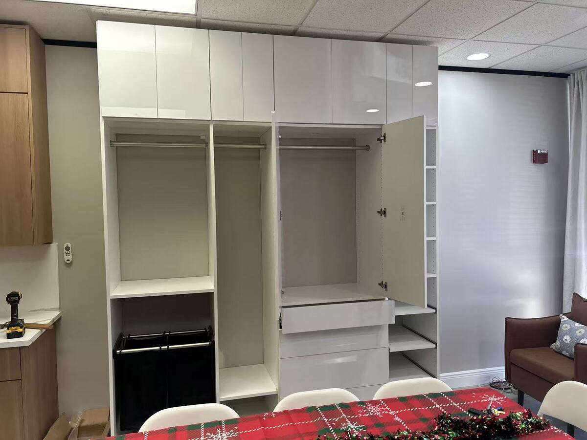 Soft-close pull-out in a wardrobe bank